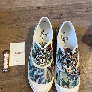 Valentino Bay by Bay sneakers NEW